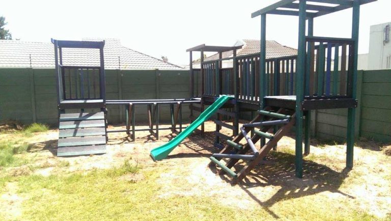 Jungle gym